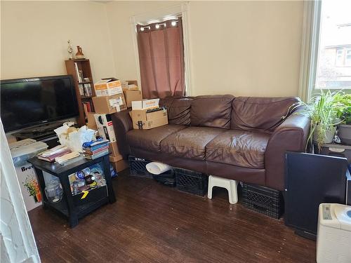 25 Gladstone Avenue, Hamilton, ON - Indoor Photo Showing Living Room