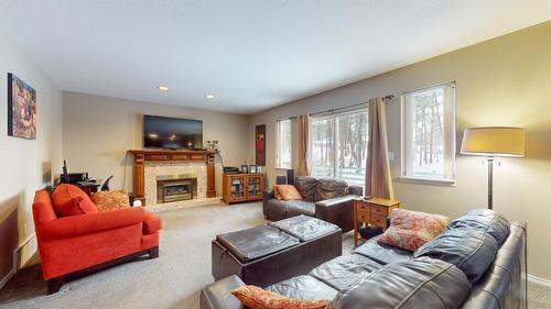 519 31St Avenue S, Cranbrook, BC - Indoor Photo Showing Living Room With Fireplace