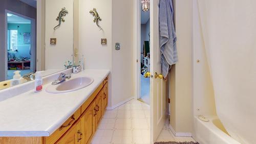 519 31St Avenue S, Cranbrook, BC - Indoor Photo Showing Bathroom