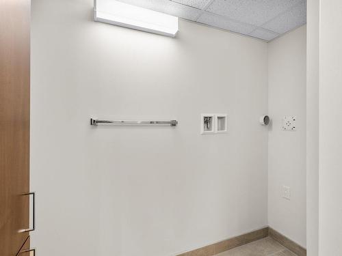 Salle de lavage - 1025-7930 Boul. Viau, Montréal (Saint-Léonard), QC - Indoor