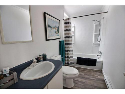Bathroom - 254 Route 132 O., Carleton-Sur-Mer, QC - Indoor Photo Showing Bathroom