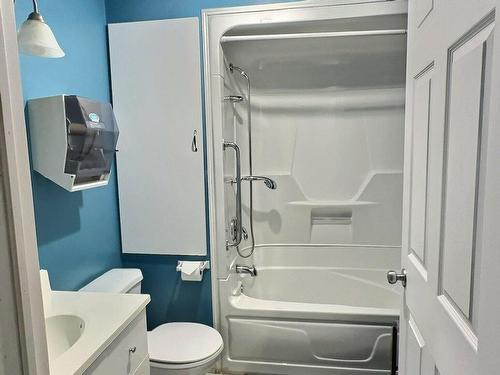 Salle de bains - 16 Rue De L'Église S., Lorrainville, QC - Indoor Photo Showing Bathroom