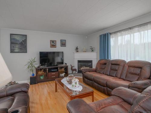 3058 12Th Ave, Port Alberni, BC - Indoor Photo Showing Living Room With Fireplace