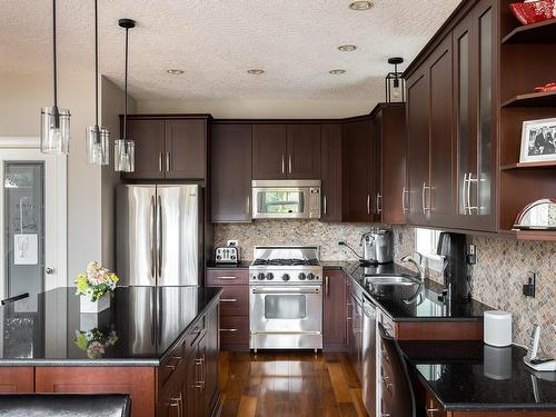 724 Bossi Pl, Saanich, BC - Indoor Photo Showing Kitchen With Upgraded Kitchen