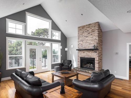 724 Bossi Pl, Saanich, BC - Indoor Photo Showing Living Room With Fireplace
