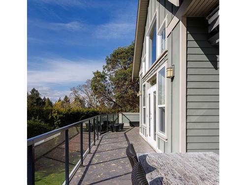 724 Bossi Pl, Saanich, BC - Outdoor With Exterior
