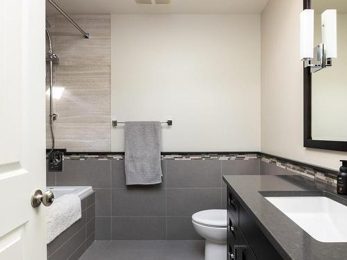 724 Bossi Pl, Saanich, BC - Indoor Photo Showing Bathroom