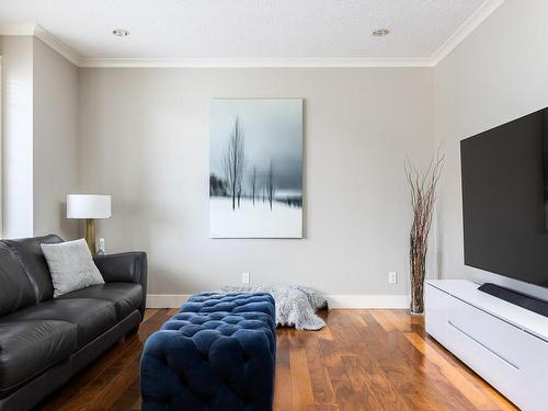 724 Bossi Pl, Saanich, BC - Indoor Photo Showing Living Room