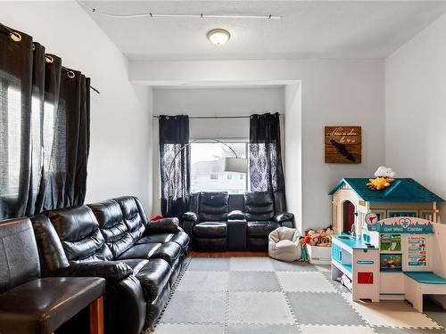 4150 Parkinson Pl, Port Alberni, BC - Indoor Photo Showing Living Room