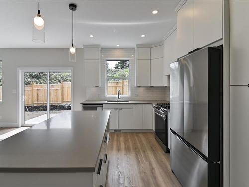 27-1580 Glen Eagle Dr, Campbell River, BC - Indoor Photo Showing Kitchen With Upgraded Kitchen