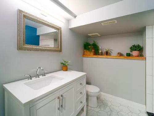 1230 Dominion Street, Kamloops, BC - Indoor Photo Showing Bathroom