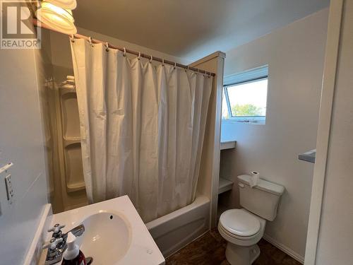 10612 10 Street, Dawson Creek, BC - Indoor Photo Showing Bathroom