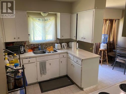 180 7 Street Se Unit# 1-4, Salmon Arm, BC - Indoor Photo Showing Kitchen With Double Sink
