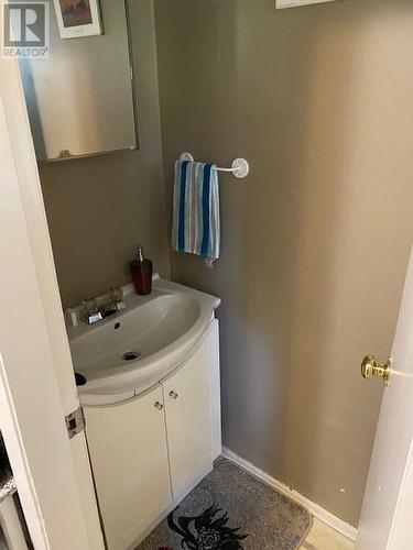 180 7 Street Se Unit# 1-4, Salmon Arm, BC - Indoor Photo Showing Bathroom