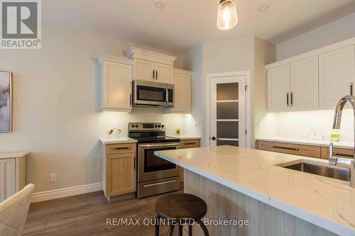 7 Vaughn Court, Belleville, ON - Indoor Photo Showing Kitchen With Upgraded Kitchen