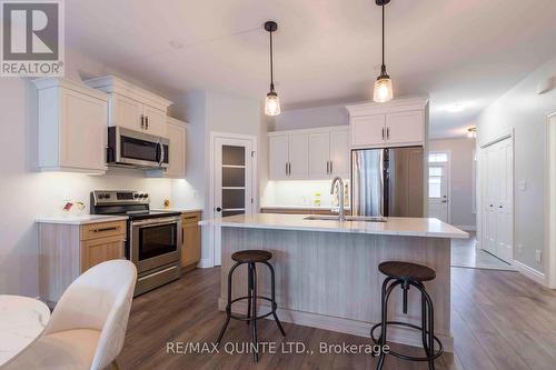 7 Vaughn Crt, Belleville, ON - Indoor Photo Showing Kitchen With Upgraded Kitchen