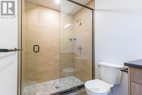 106 Raycroft Drive, Belleville, ON - Indoor Photo Showing Bathroom
