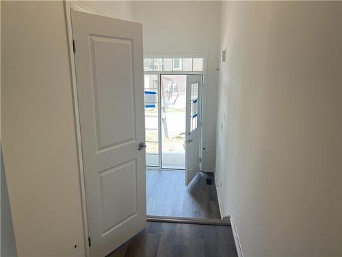Front entrance w/ powder room - 620 Colborne Street W|Unit #34, Brantford, ON - Indoor Photo Showing Other Room