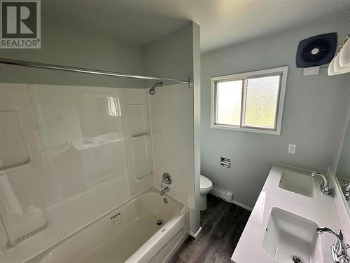 180 & 270 7 Street Se Unit# 1-8, Salmon Arm, BC - Indoor Photo Showing Bathroom