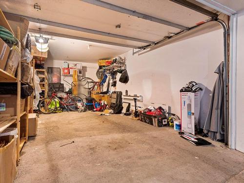 Garage - 832 Rue Atateken, Montréal (Ville-Marie), QC - Indoor Photo Showing Garage