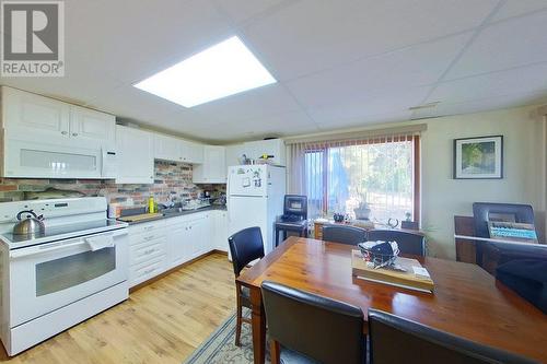 645 Badger Road, Tappen, BC - Indoor Photo Showing Kitchen