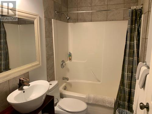 7710 Main Street, Osoyoos, BC - Indoor Photo Showing Bathroom