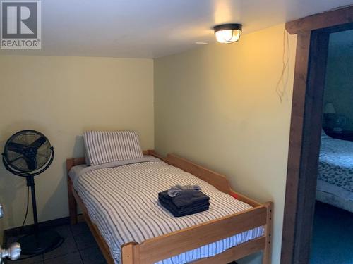 7710 Main Street, Osoyoos, BC - Indoor Photo Showing Bedroom