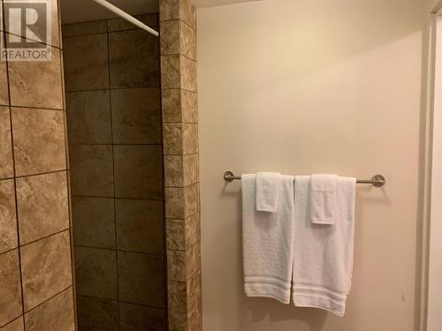 7710 Main Street, Osoyoos, BC - Indoor Photo Showing Bathroom