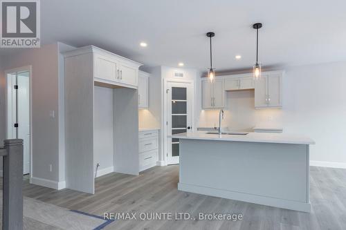 114 Hastings Park Drive, Belleville, ON - Indoor Photo Showing Kitchen With Upgraded Kitchen