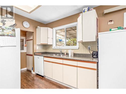 460 Mcdonald Road, Kelowna, BC - Indoor Photo Showing Kitchen With Double Sink