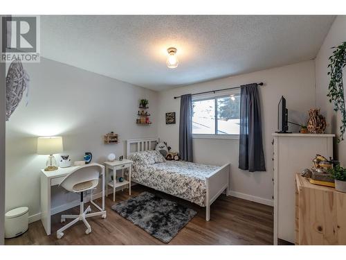 11029 Victoria Road, Summerland, BC - Indoor Photo Showing Bedroom