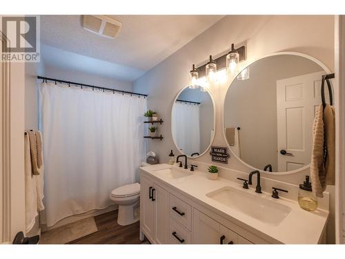 11029 Victoria Road, Summerland, BC - Indoor Photo Showing Bathroom