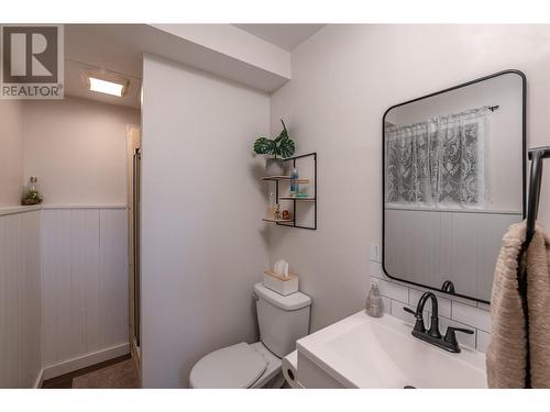 11029 Victoria Road, Summerland, BC - Indoor Photo Showing Bathroom