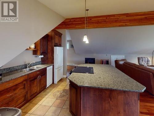 3515 Marine Ave, Powell River, BC - Indoor Photo Showing Kitchen With Double Sink
