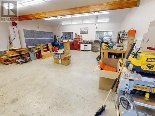 3515 Marine Ave, Powell River, BC - Indoor Photo Showing Garage