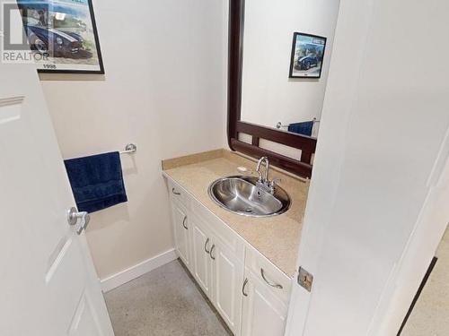 3515 Marine Ave, Powell River, BC - Indoor Photo Showing Bathroom