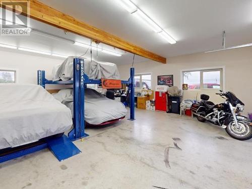3515 Marine Ave, Powell River, BC - Indoor Photo Showing Garage