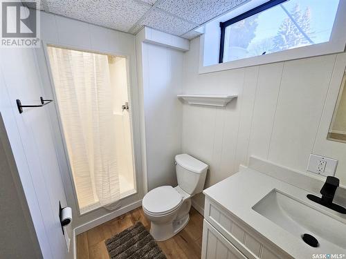 515 13Th Avenue Ne, Swift Current, SK - Indoor Photo Showing Bathroom