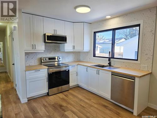515 13Th Avenue Ne, Swift Current, SK - Indoor Photo Showing Kitchen With Stainless Steel Kitchen