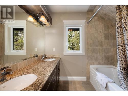 4160 June Springs Road, Kelowna, BC - Indoor Photo Showing Bathroom