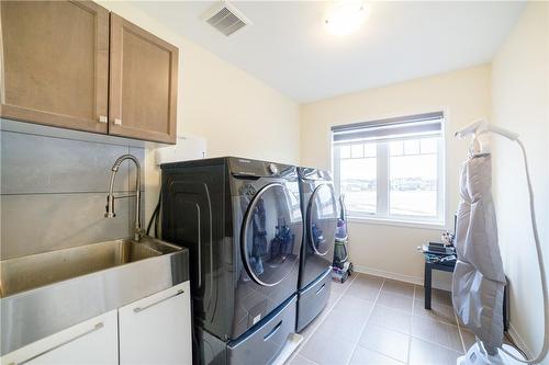 20 Whithorn Crescent, Caledonia, ON - Indoor Photo Showing Laundry Room