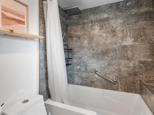 Bathroom - 10735 Rue Sackville, Montréal (Ahuntsic-Cartierville), QC - Indoor Photo Showing Bathroom