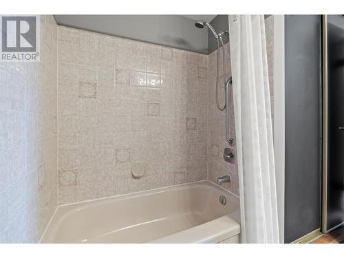 3901 32 Avenue Unit# 201, Vernon, BC - Indoor Photo Showing Bathroom