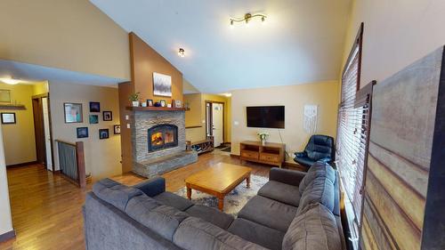 4758 Crescentwood Drive, Edgewater, BC - Indoor Photo Showing Living Room With Fireplace