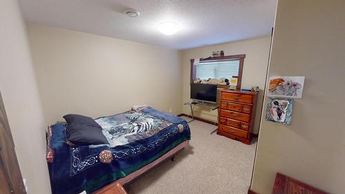4758 Crescentwood Drive, Edgewater, BC - Indoor Photo Showing Bedroom