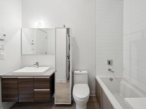 Bathroom - 408-122 Boul. Hymus, Pointe-Claire, QC - Indoor Photo Showing Bathroom