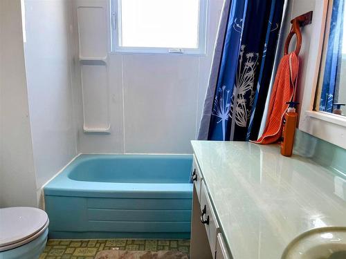 13 Otter Avenue, Manitouwadge, ON - Indoor Photo Showing Bathroom