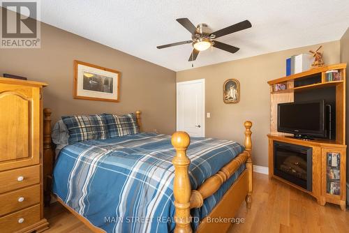 725 Broadview Ave, Orillia, ON - Indoor Photo Showing Bedroom