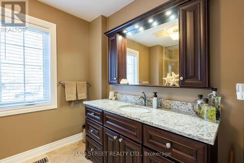 725 Broadview Ave, Orillia, ON - Indoor Photo Showing Bathroom