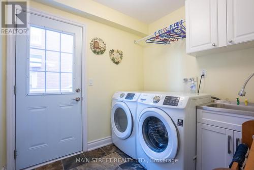 725 Broadview Ave, Orillia, ON - Indoor Photo Showing Laundry Room